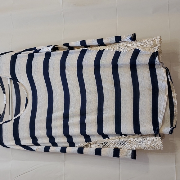 Jodifl Top with Crochet Detail - Picture 2 of 6